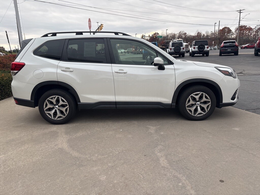 2024 Subaru Forester Premium photo 2
