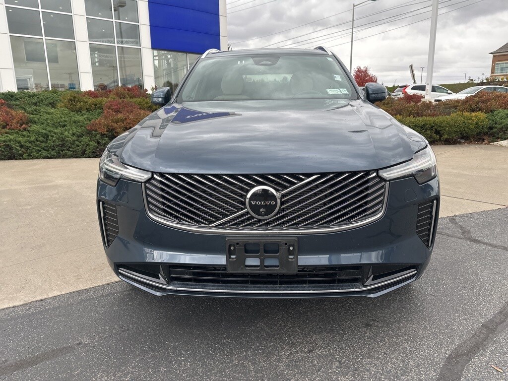 2025 Volvo XC90 Plus photo 2