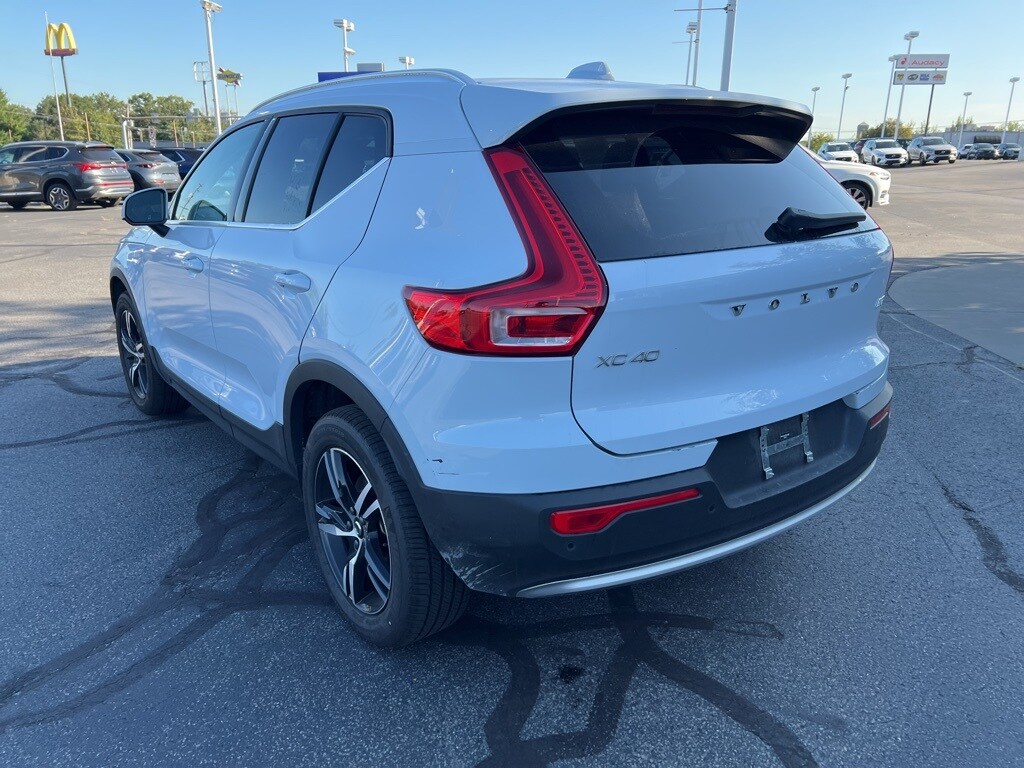 2025 Volvo XC40 Core photo 3