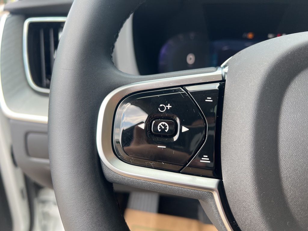 2025 Volvo XC60 Plus - Photo 17