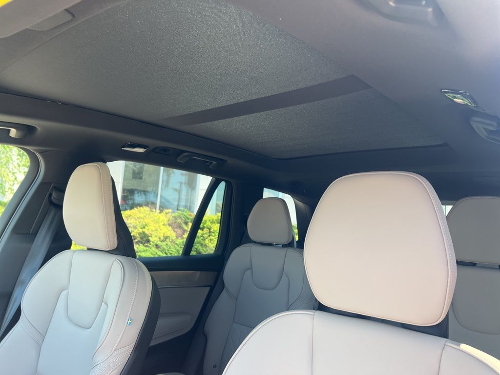 2026 Volvo XC90 Plus - Photo 16