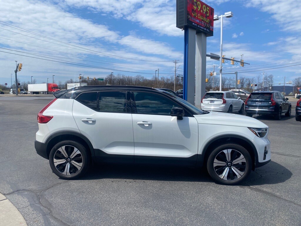 2023 Volvo XC40 Recharge Twin Plus photo 4
