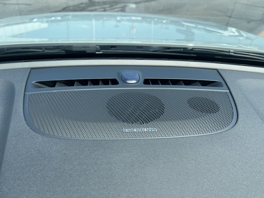 2026 Volvo XC40 Ultra - Photo 25