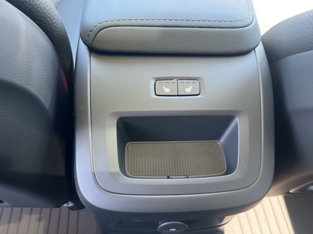 2025 Volvo XC60 Plus - Photo 30