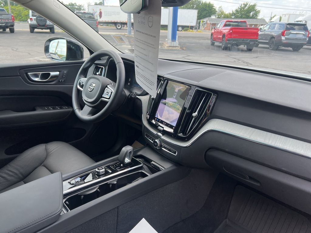 2025 Volvo XC60 Plus - Photo 34
