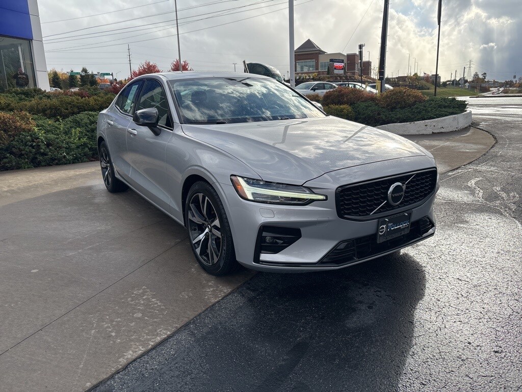 2025 Volvo S60 B5 Core photo 3