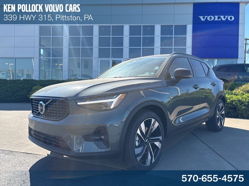 2026 Volvo XC40 B5 Ultra Dark AWD's photo