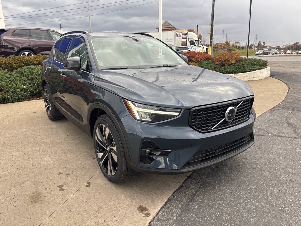 New 2026 Volvo XC40 B5 Plus SUV