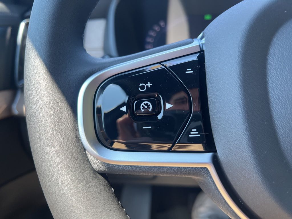 2026 Volvo XC90 Plus - Photo 18