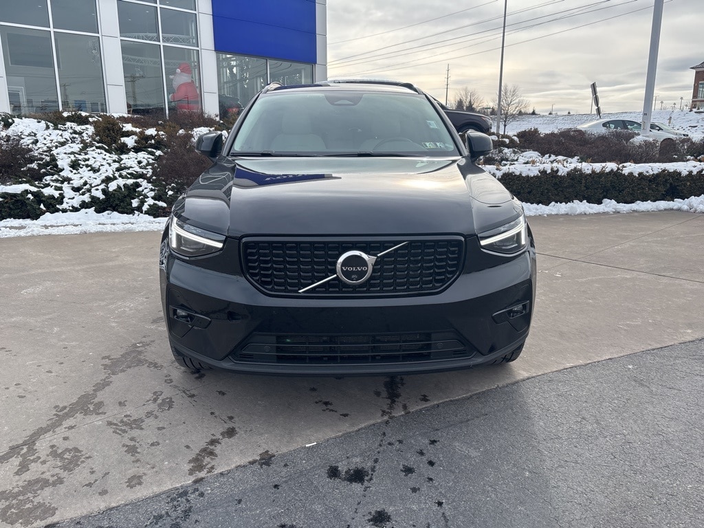 Certified 2025 Volvo XC40 B5 Plus Dark Theme SUV