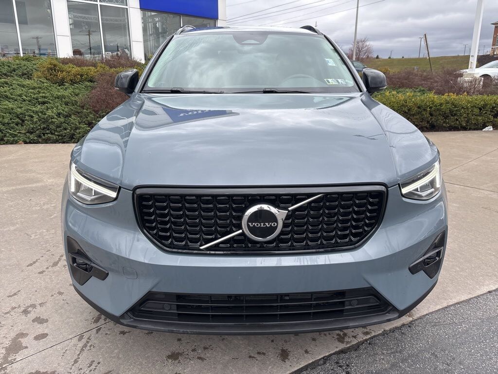 Used 2023 Volvo XC40 B5 Plus Dark Theme SUV