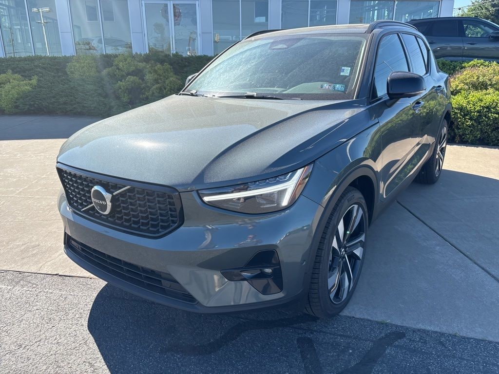 New 2026 Volvo XC40 B5 Ultra SUV