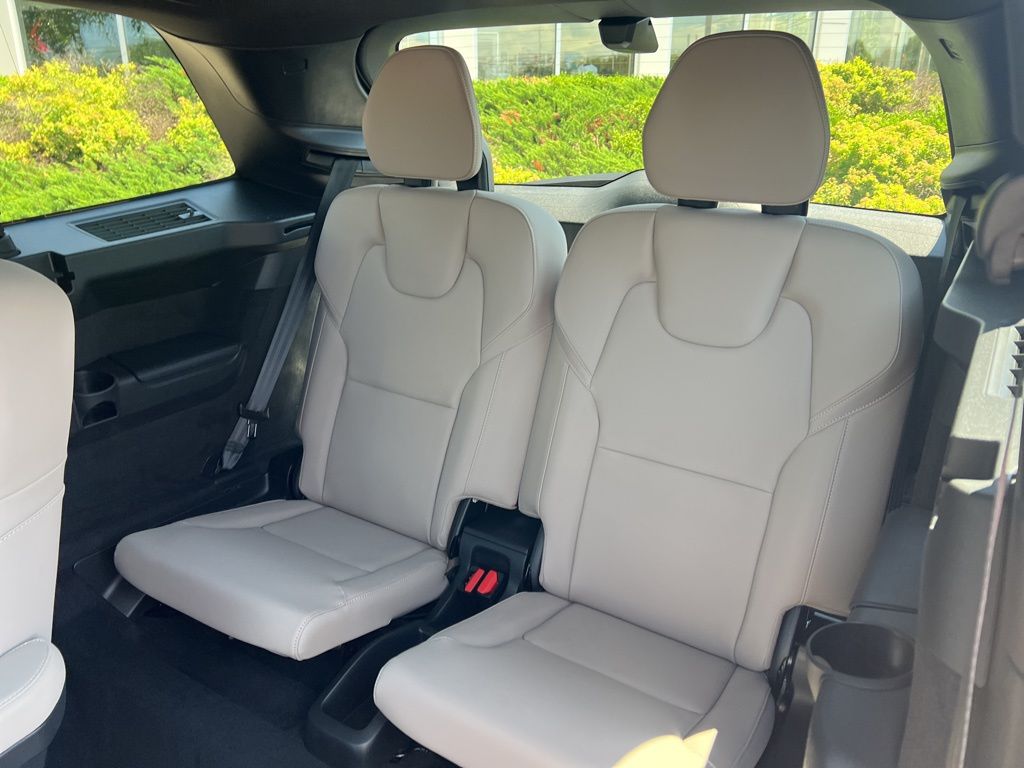 2026 Volvo XC90 Plus - Photo 32