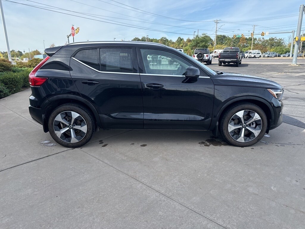 2023 Volvo XC40 Plus photo 3