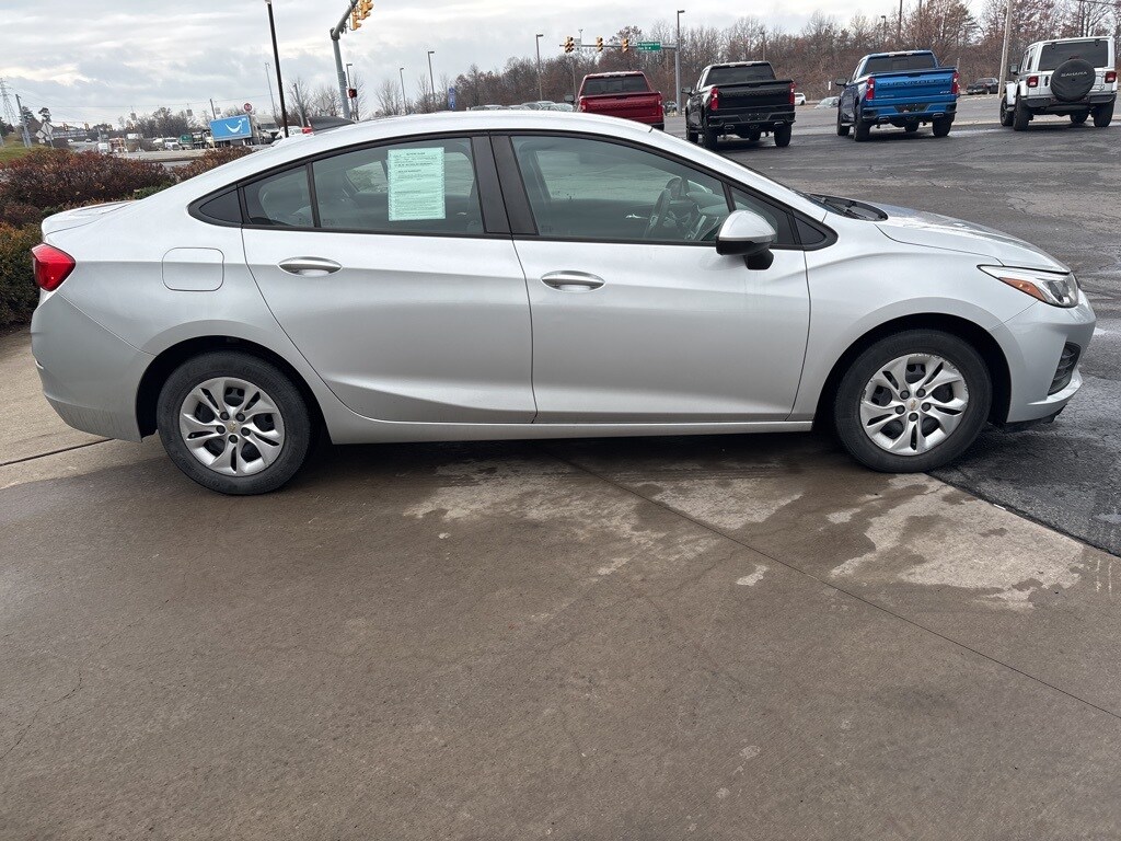 2019 Chevrolet Cruze LS photo 4