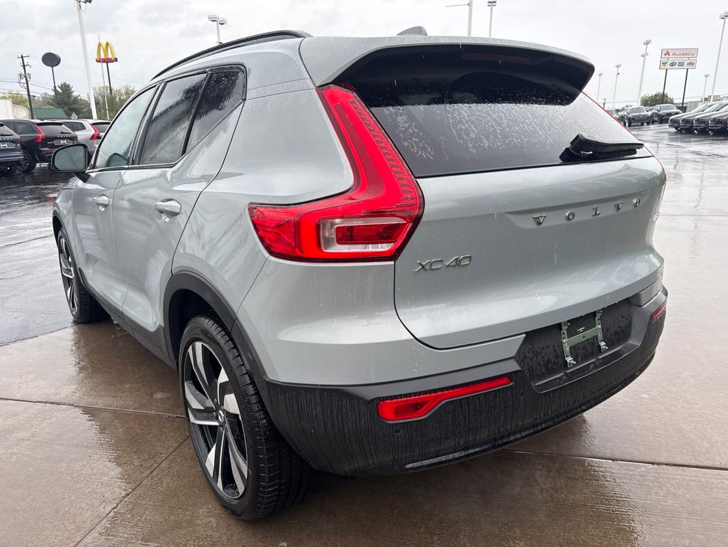 2026 Volvo XC40 Ultra - Photo 8