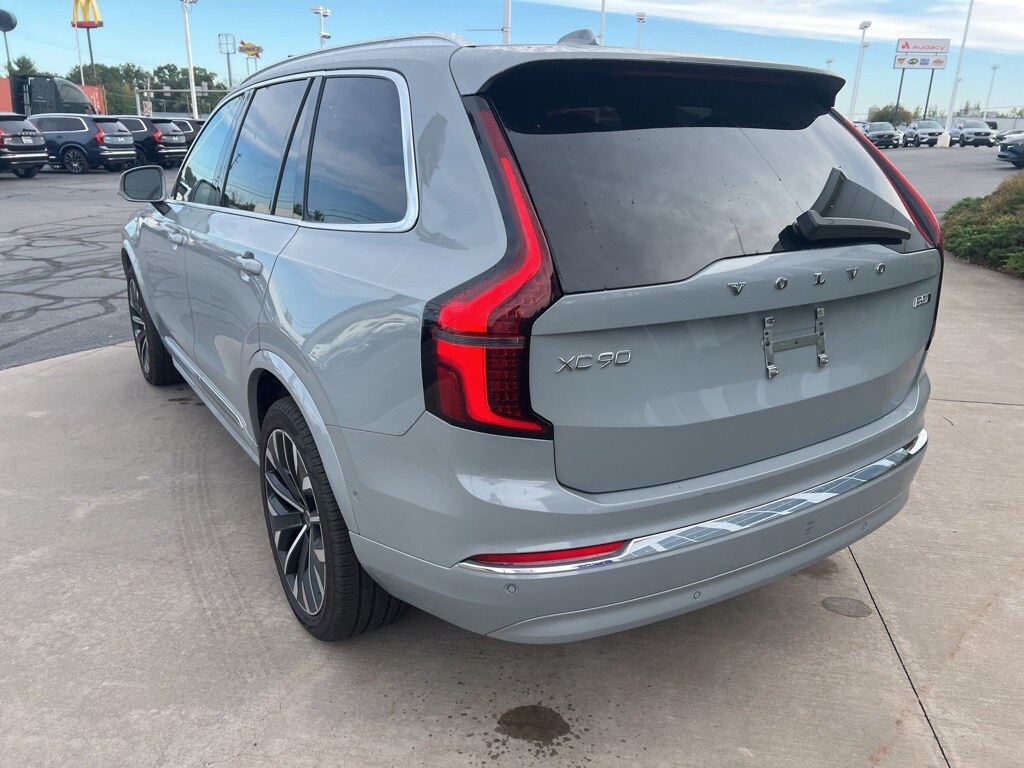 2025 Volvo XC90 B5 Plus photo 3