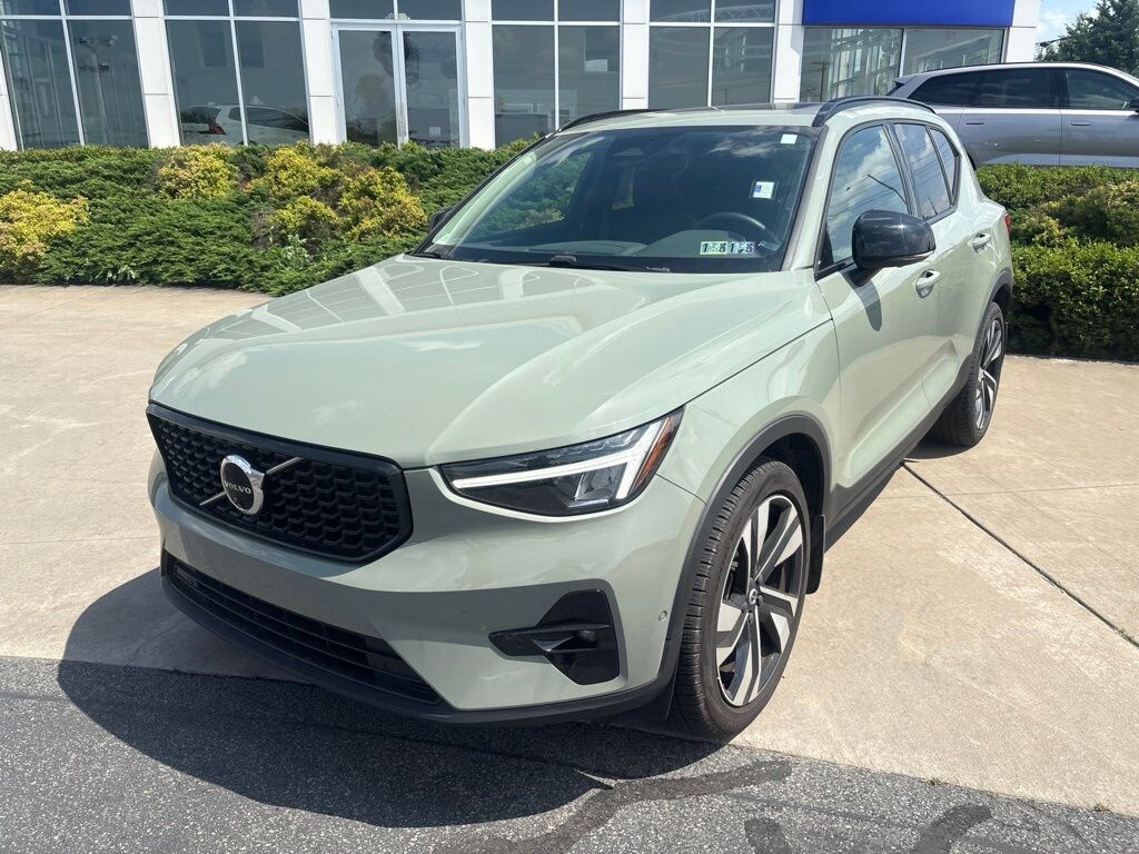 Used 2024 Volvo XC40 B5 Plus Dark Theme SUV
