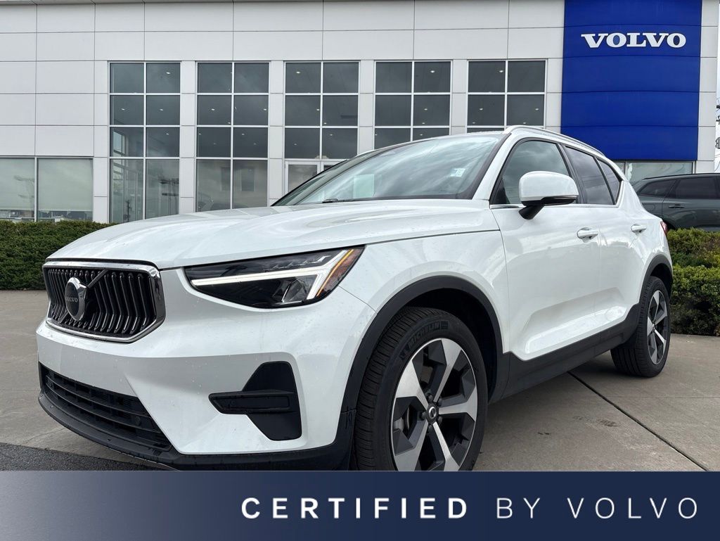 2025 Volvo XC40 B5 Core Bright AWD's photo