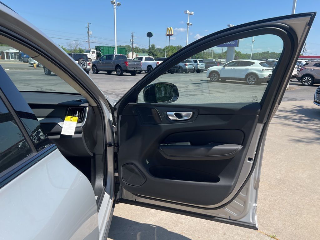 2025 Volvo XC60 Plus - Photo 36