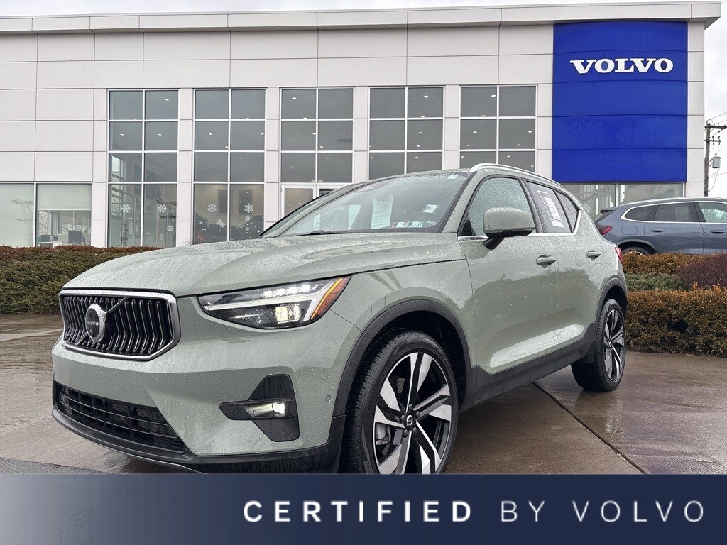 Certified 2025 Volvo XC40 B5 Ultra Bright Theme SUV
