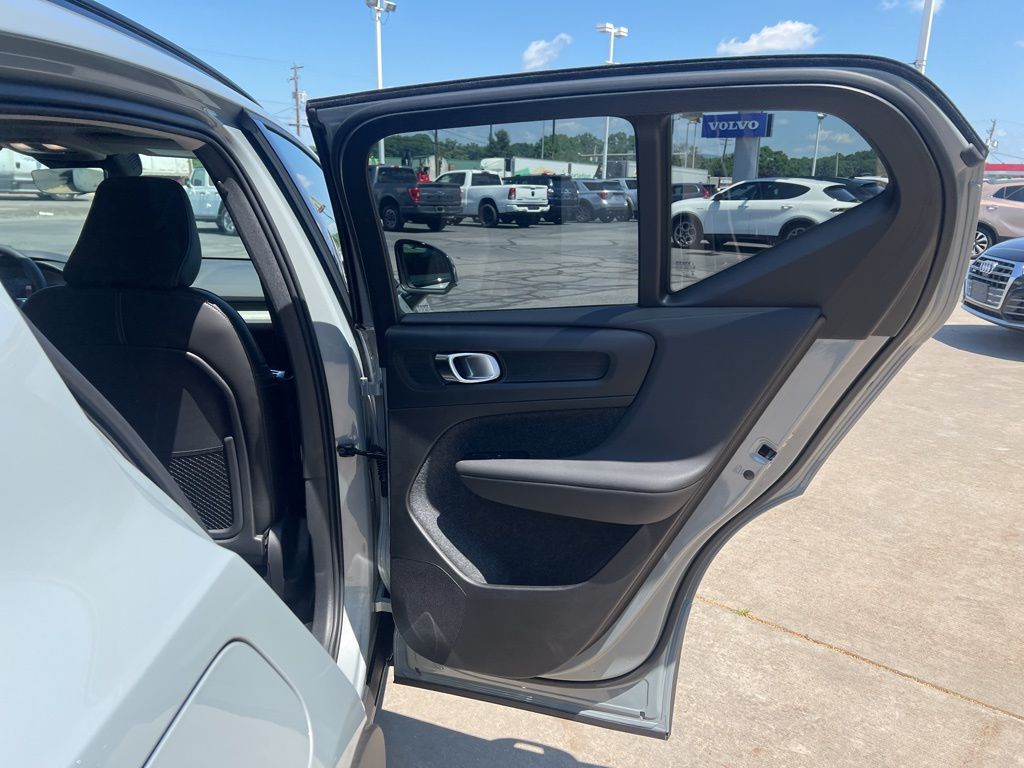 2026 Volvo XC40 Ultra - Photo 33