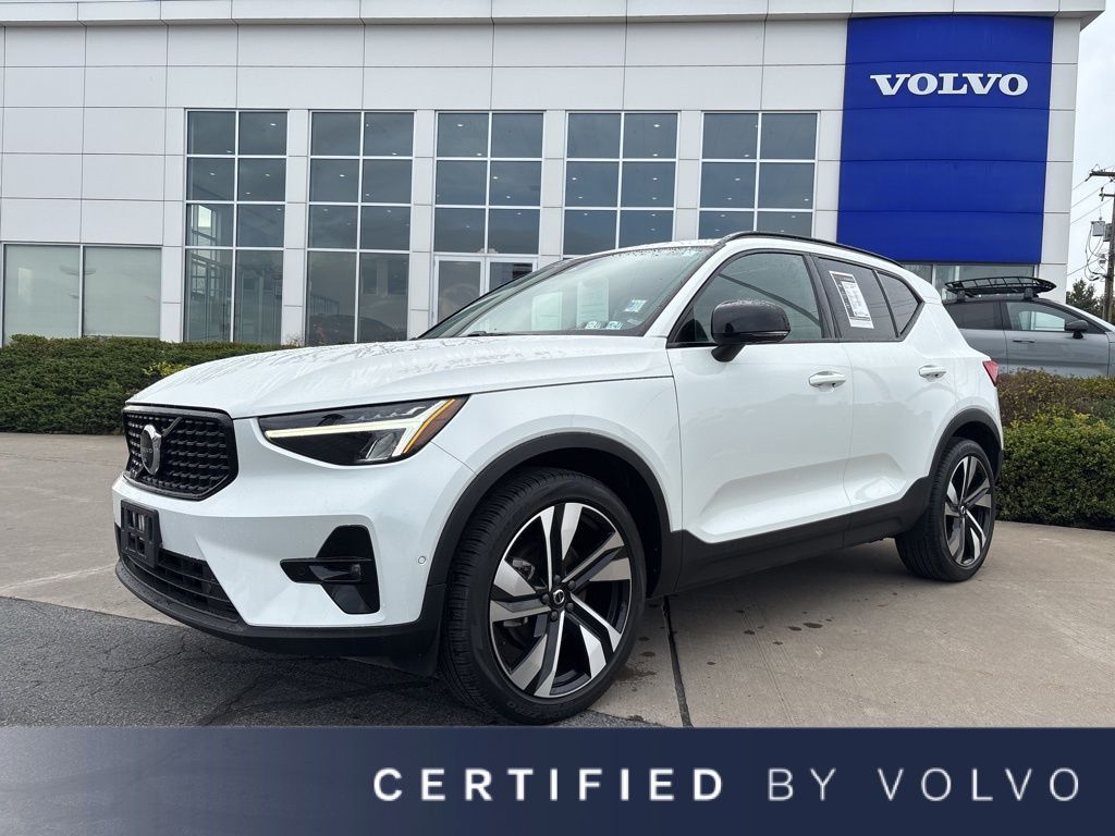 2023 Volvo XC40 SUV 