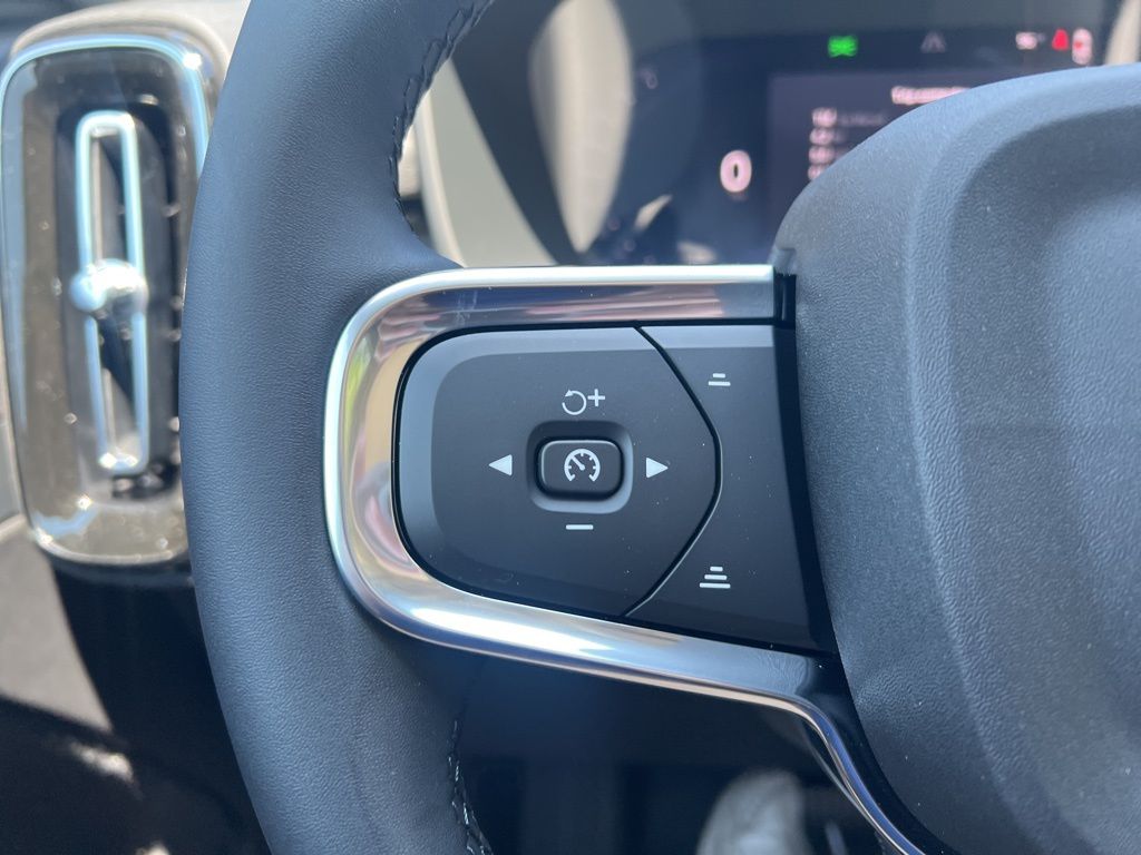 2026 Volvo XC40 Ultra - Photo 18