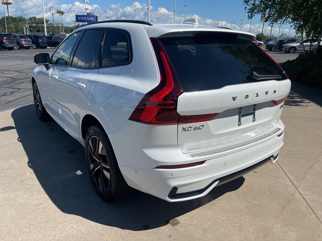 2026 Volvo XC60 B5 Plus photo 2