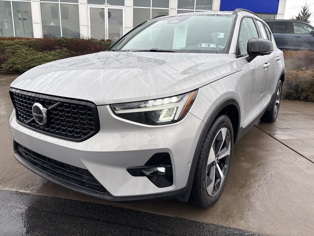Certified 2023 Volvo XC40 B5 Plus Dark Theme SUV