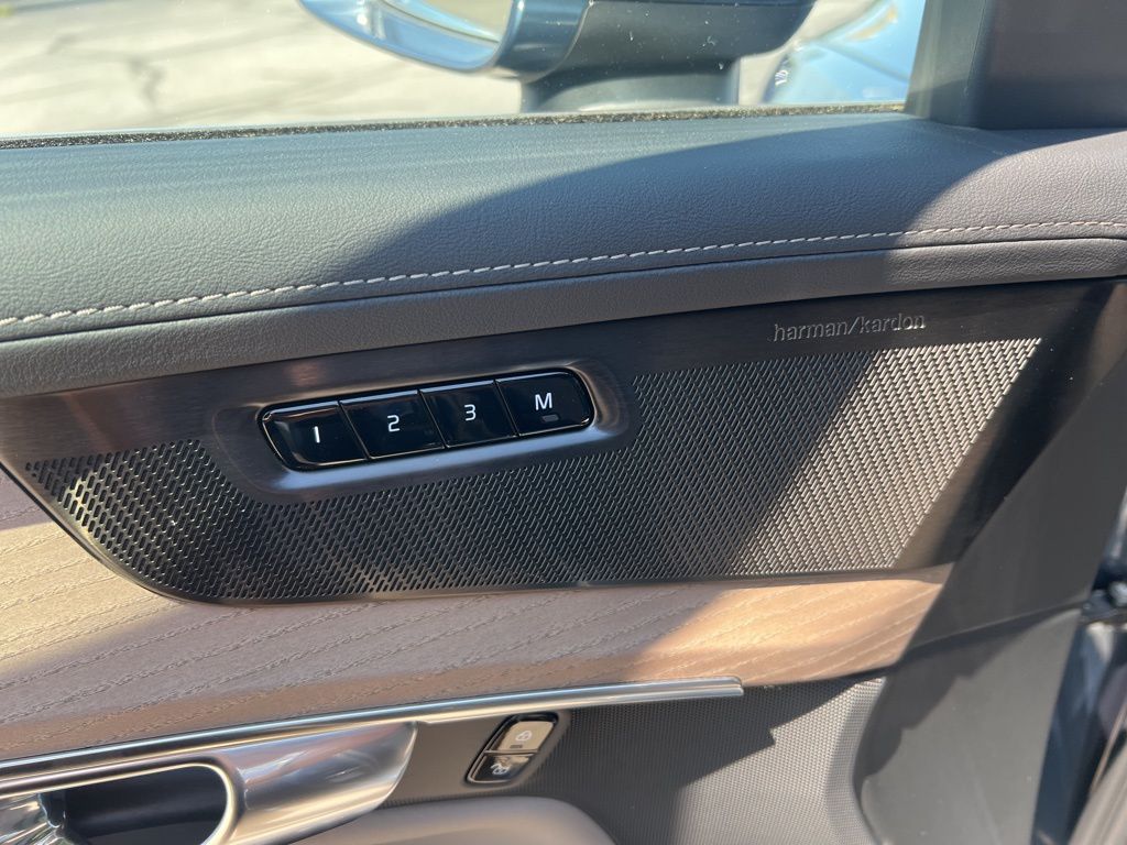 2026 Volvo XC90 Plus - Photo 13