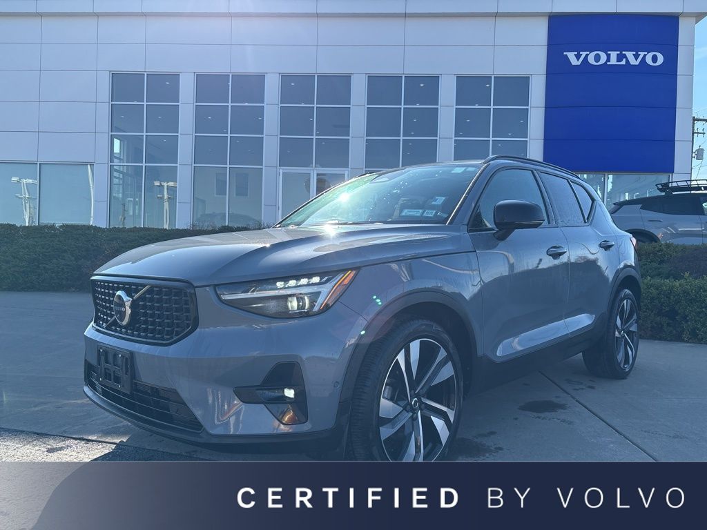 2023 Volvo XC40 SUV 