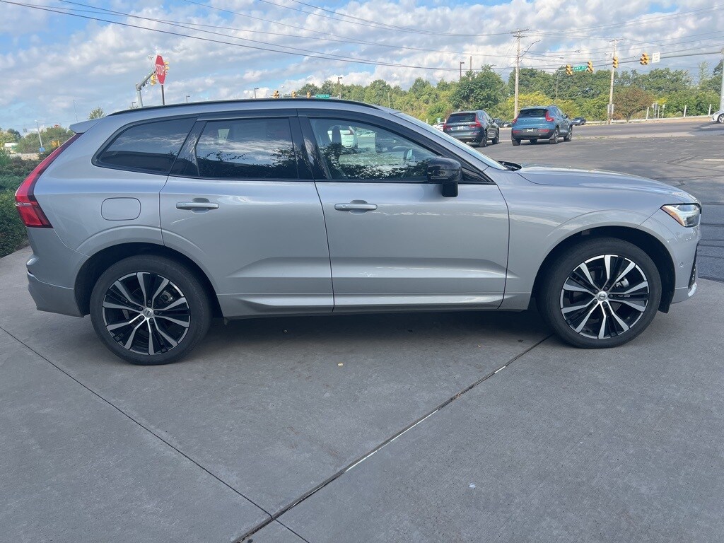 2023 Volvo XC60 B5 Plus photo 3