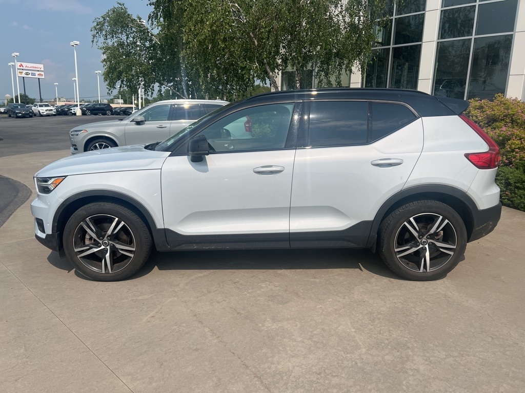 Used 2022 Volvo XC40 R-Design with VIN YV4162UM0N2720807 for sale in Pittston, PA