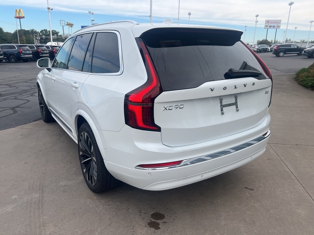 2025 Volvo XC90 B5 Plus photo 3
