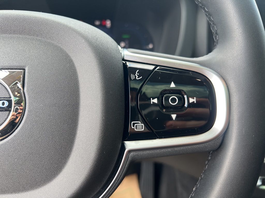 2025 Volvo XC60 Plus - Photo 18