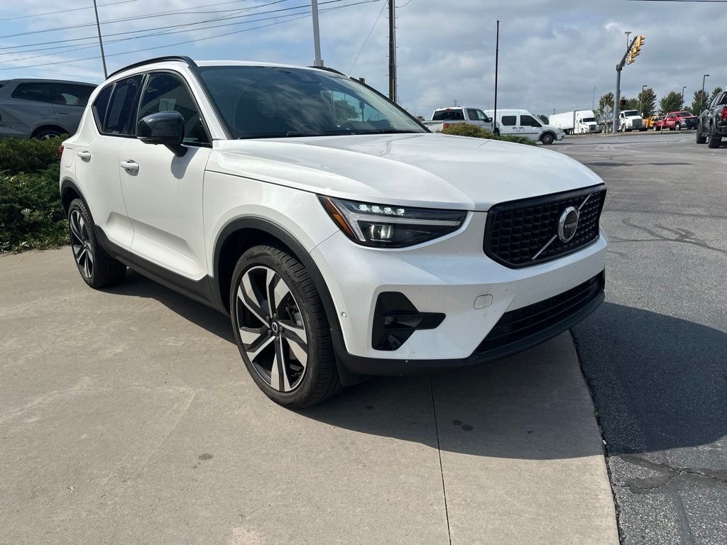Used 2024 Volvo XC40 Ultimate SUV