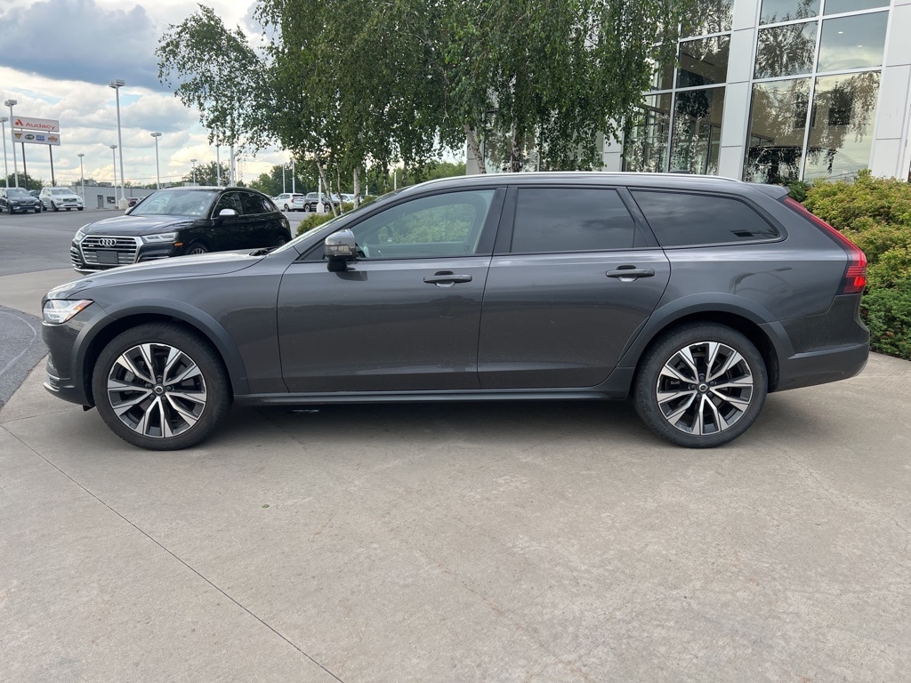 Used 2021 Volvo V90 Cross Country Base with VIN YV4A22NL4M1138666 for sale in Pittston, PA