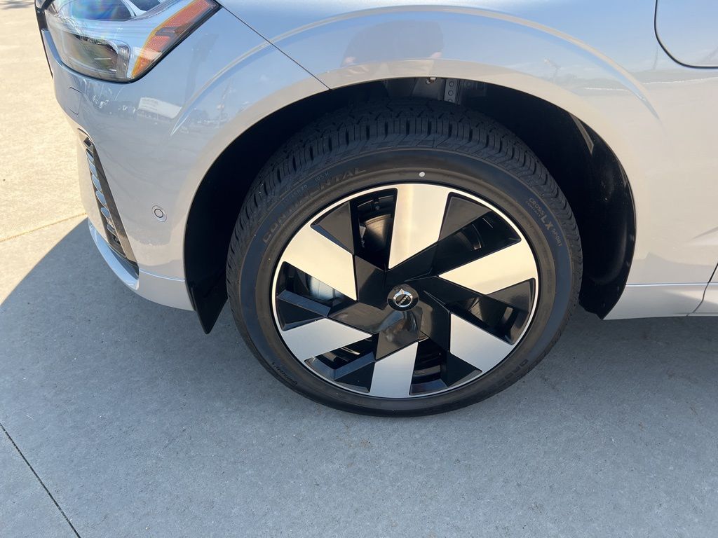 2025 Volvo XC60 Plus - Photo 9