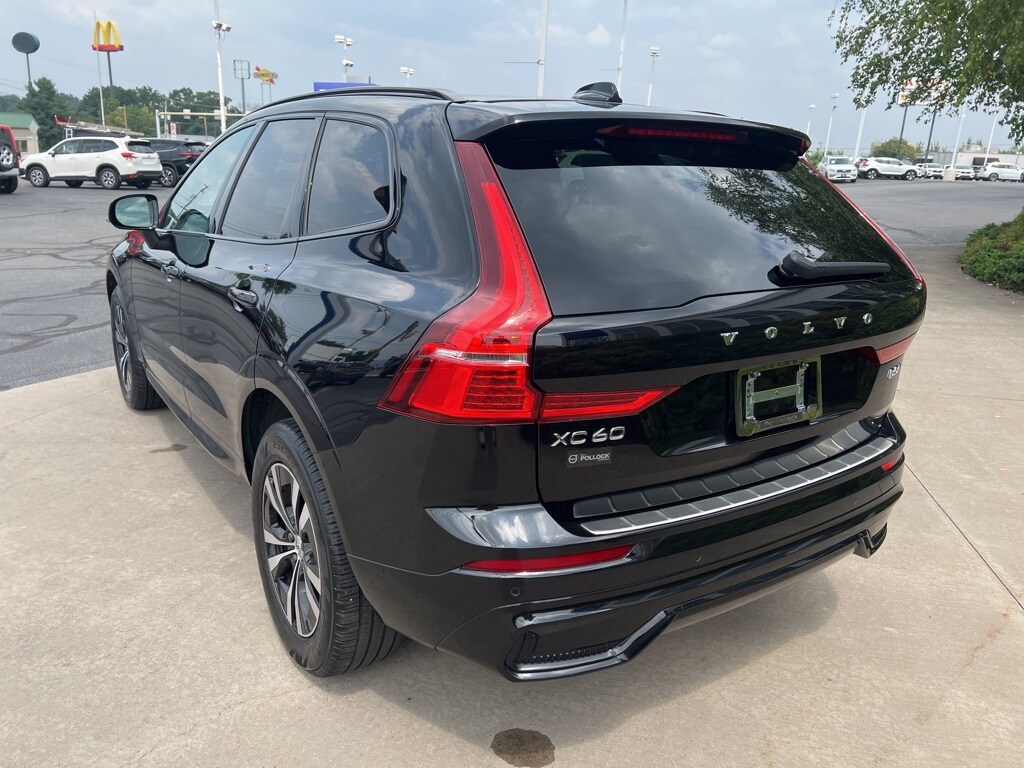 2024 Volvo XC60 B5 Core photo 2
