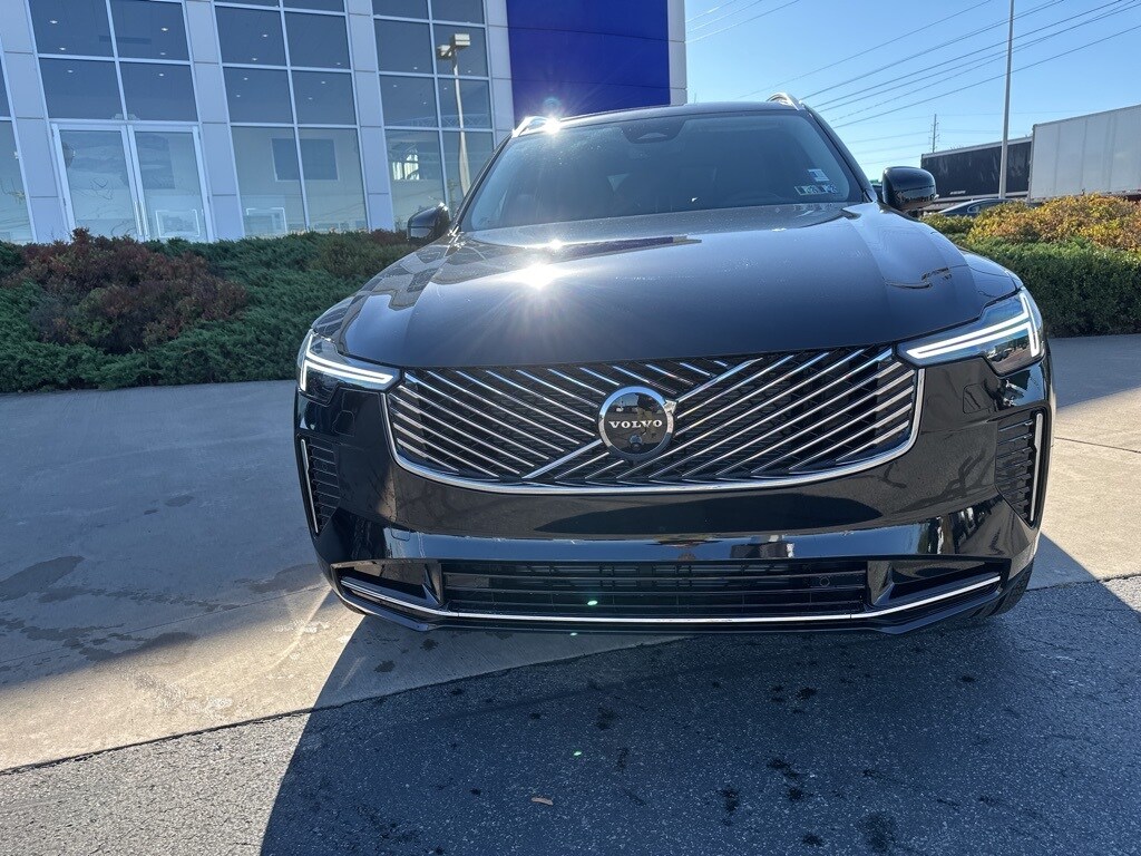 2026 Volvo XC90 Plus photo 2