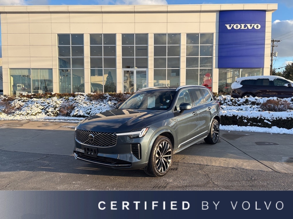 2025 Volvo XC90 Plus's photo