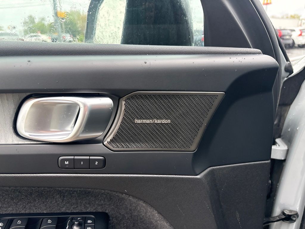 2026 Volvo XC40 Ultra - Photo 16
