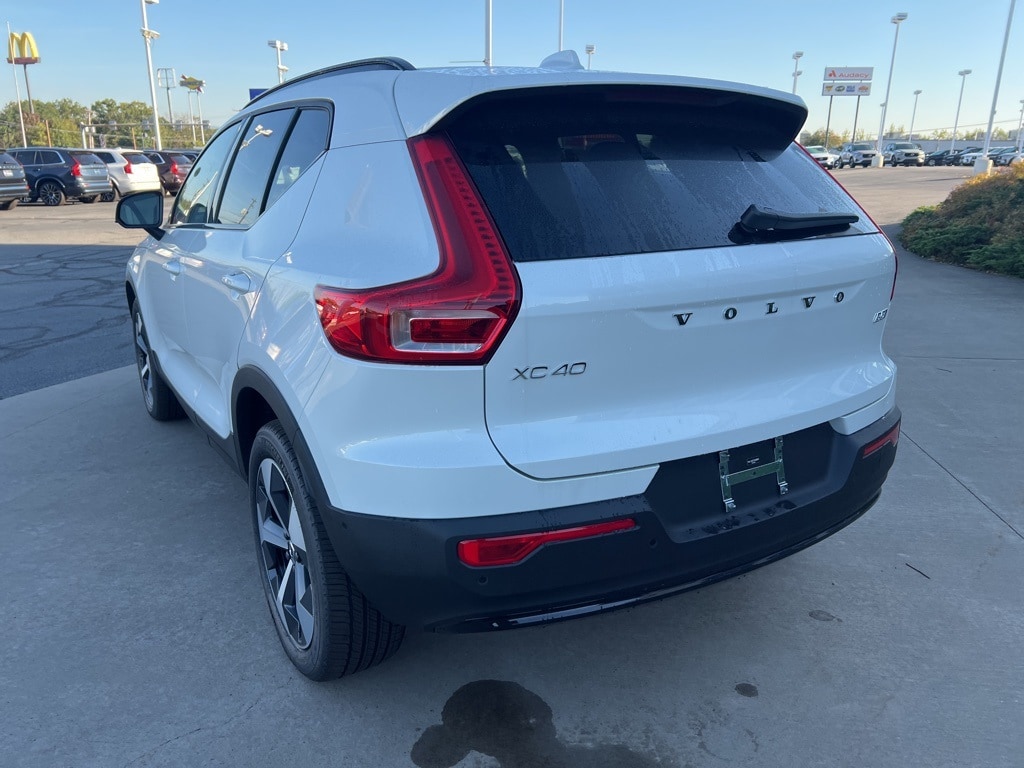 New 2026 Volvo XC40 B5 Plus SUV