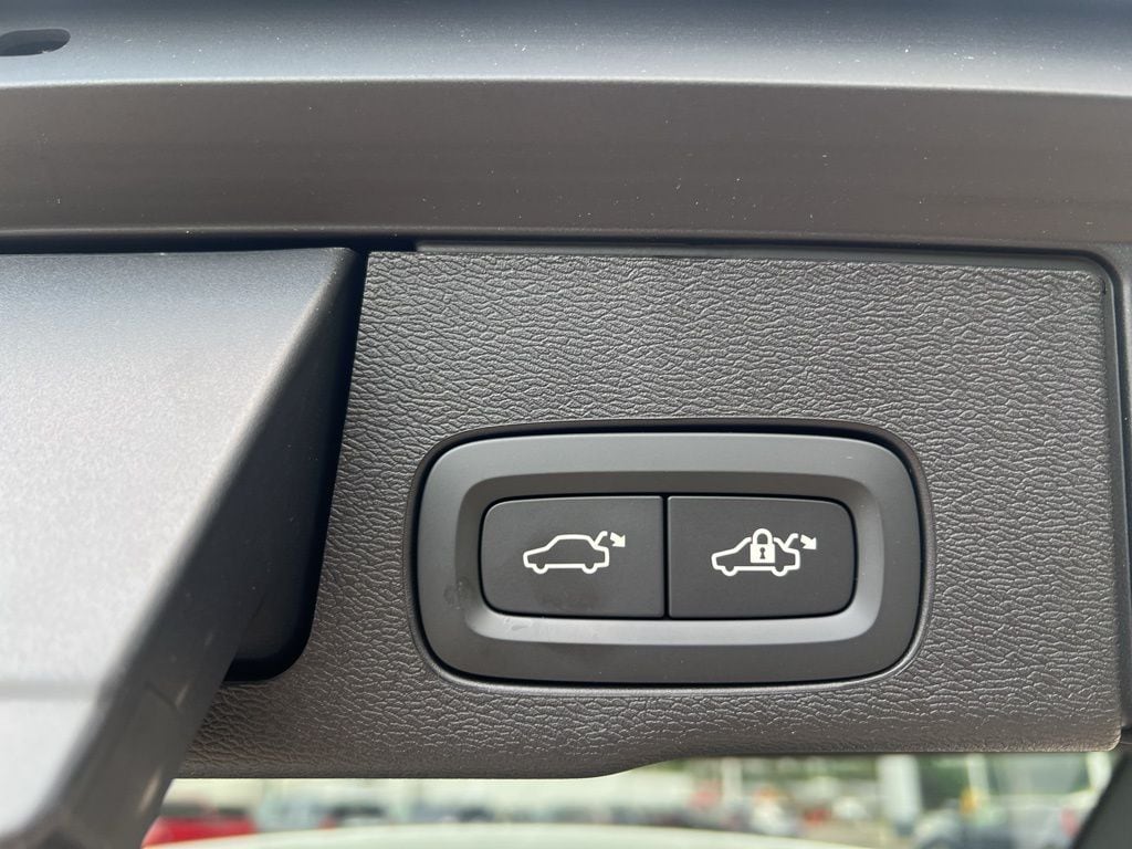 2025 Volvo XC60 Plus - Photo 30