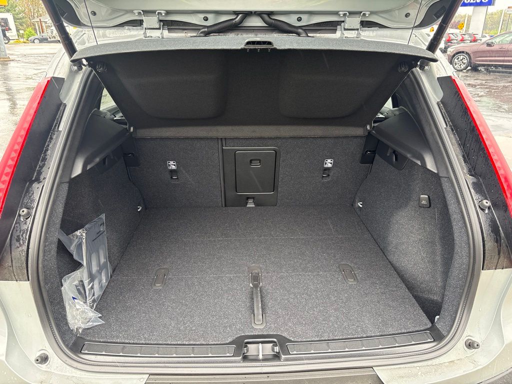 2026 Volvo XC40 Ultra - Photo 38