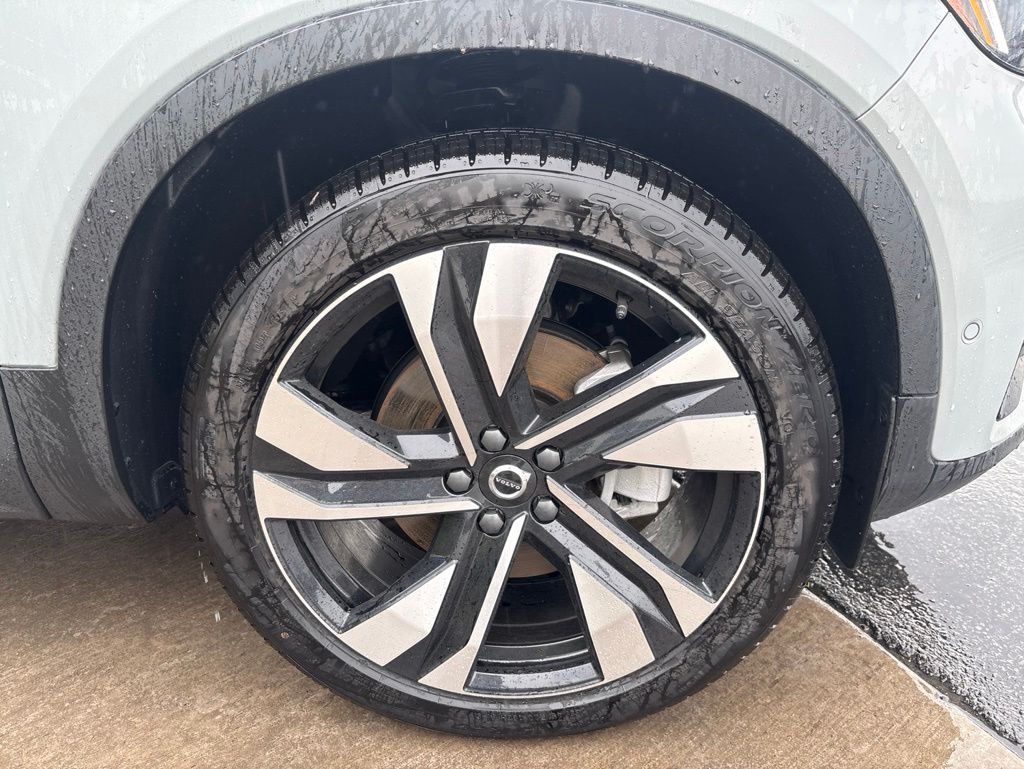 2026 Volvo XC40 Ultra - Photo 12