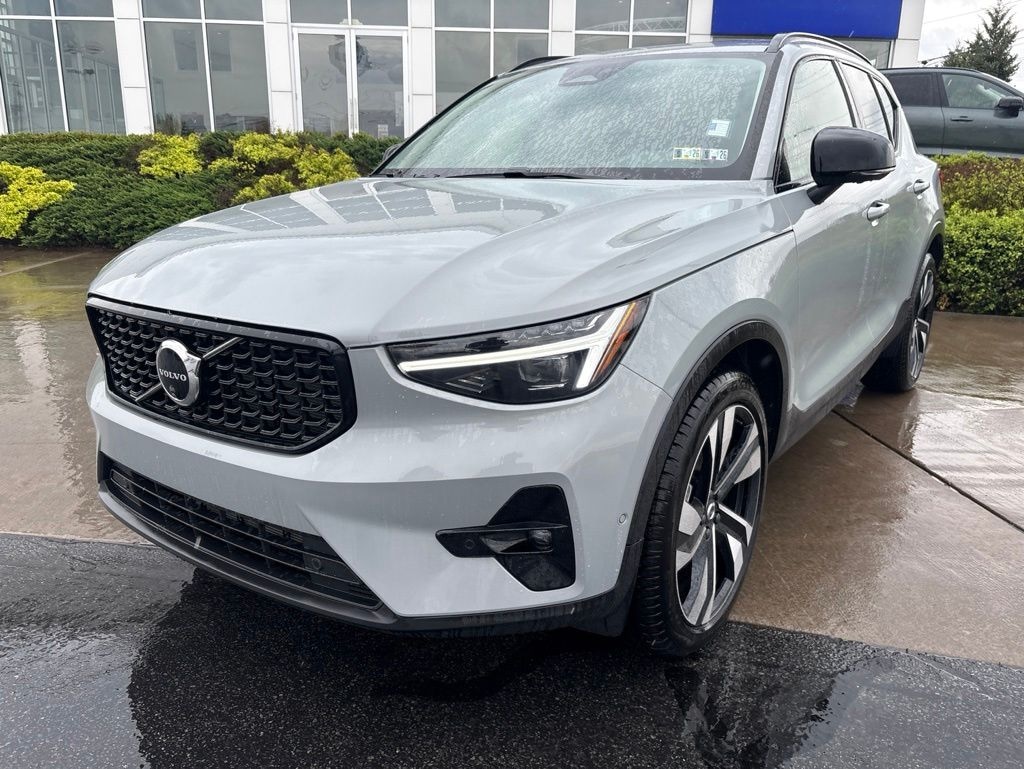 New 2026 Volvo XC40 B5 Ultra SUV