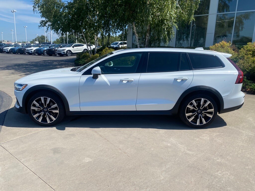 Certified 2022 Volvo V60 Cross Country Base with VIN YV4102WK2N1085723 for sale in Pittston, PA