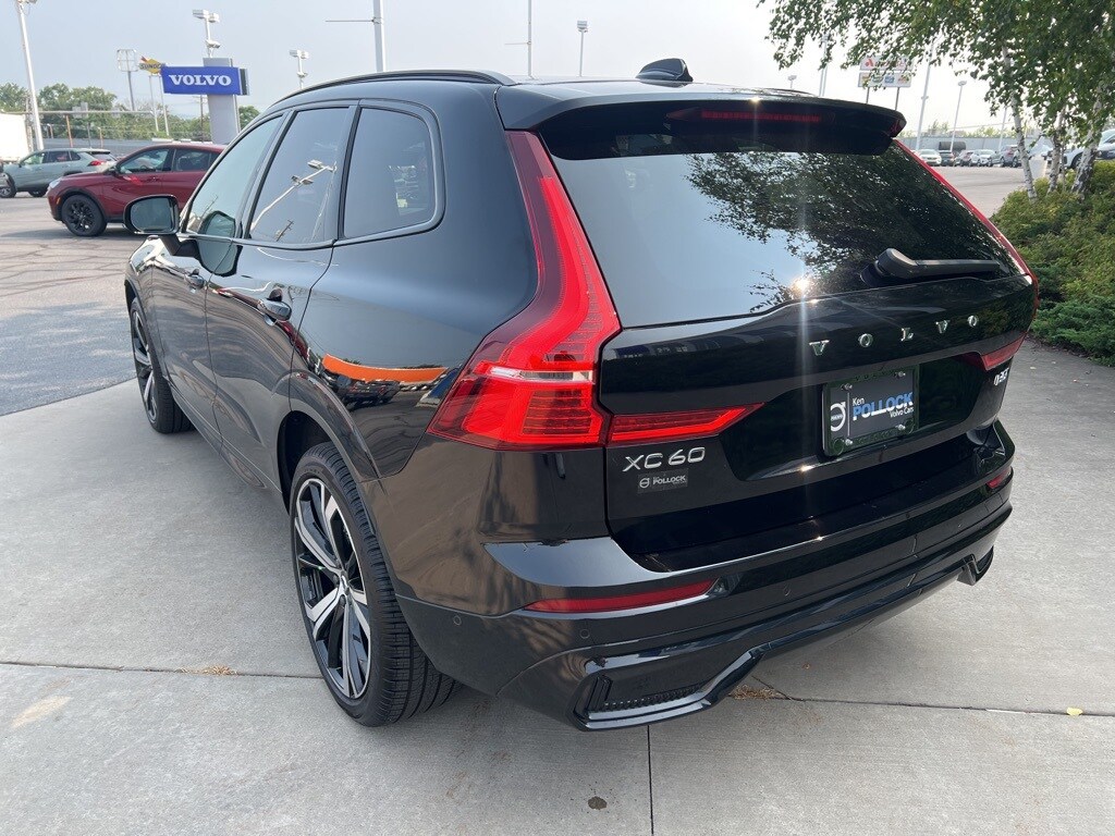 2025 Volvo XC60 B5 photo 2